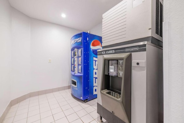 Foto van 1 tweepersoonsbed (Queensize) | Toegang | NSMK | Micfridg - Facilities