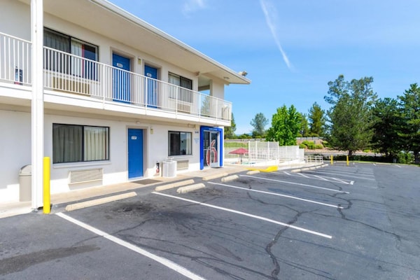 Foto van 1 tweepersoonsbed | Rolstoeltoegankelijke - Vakantiehuis in Redding CA - ExteriorSummer