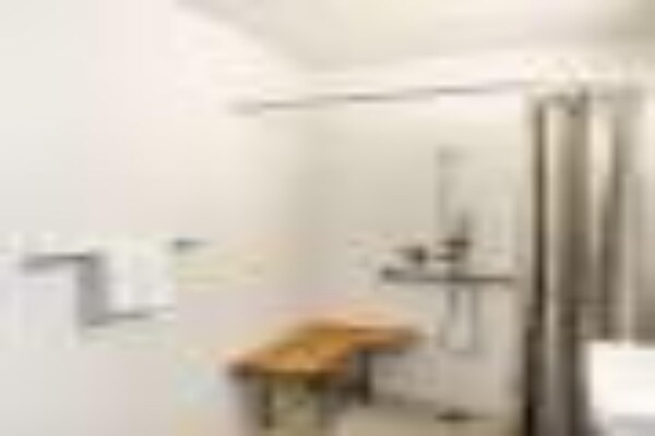 Foto van 1 tweepersoonsbed | Rolstoeltoegankelijke - Vakantiehuis in Redding CA - BathRoom