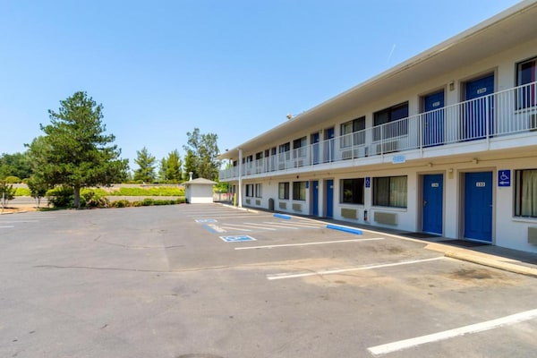 Foto van 1 tweepersoonsbed | Rolstoeltoegankelijke - Vakantiehuis in Redding CA - ExteriorSummer