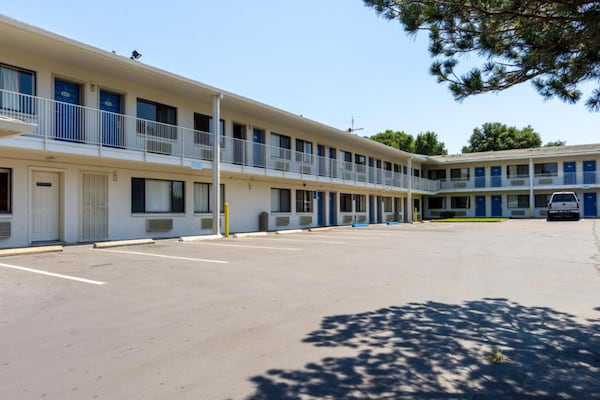 Foto van 1 tweepersoonsbed | Rolstoeltoegankelijke - Vakantiehuis in Redding CA - ExteriorSummer