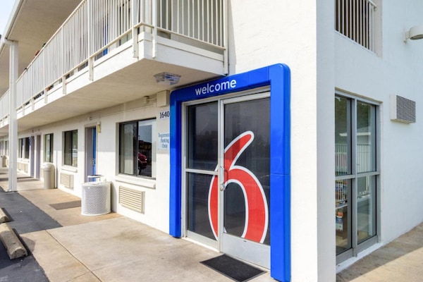 Foto van 1 tweepersoonsbed | Rolstoeltoegankelijke - Vakantiehuis in Redding CA - ExteriorSummer
