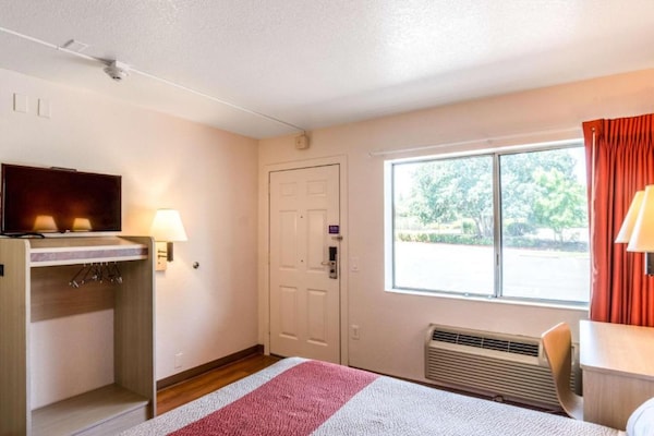 Foto van 1 tweepersoonsbed (Queensize) - Vakantiehuis in Redding CA - BedRoom