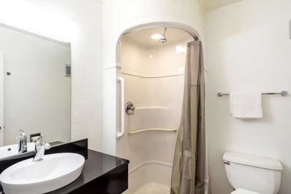 Foto van 1 tweepersoonsbed (Queensize) - Vakantiehuis in Redding CA - BathRoom