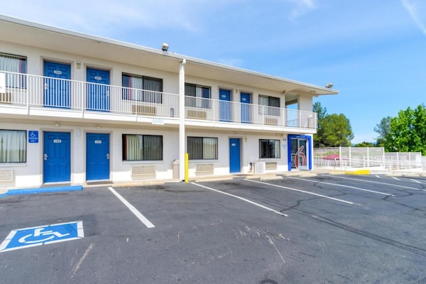 Foto van 1 tweepersoonsbed (Queensize) - Vakantiehuis in Redding CA - ExteriorSummer