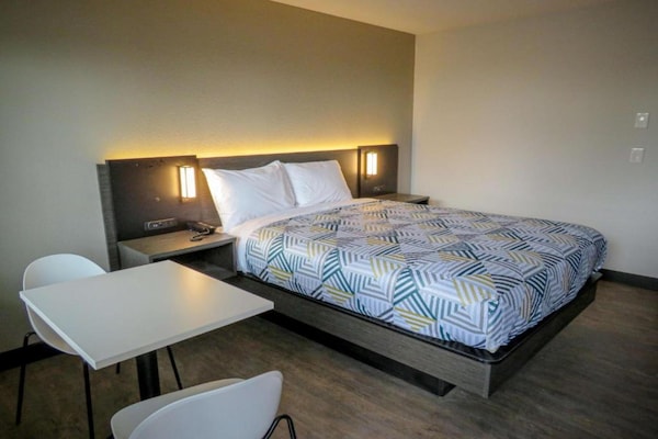 Foto van 1 tweepersoonsbed (queensize) | Rookvrij - Vakantiehuis in Tigard - BedRoom