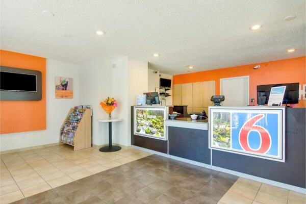 Foto van 1 tweepersoonsbed (queensize) | Rookvrij - Vakantiehuis in Fife - HallReception