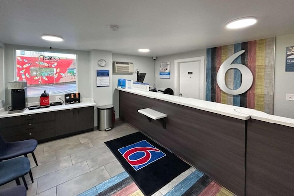 Foto van 1 tweepersoonsbed (queensize) | Roken toegestaan, koelkast (McFridge) - HallReception